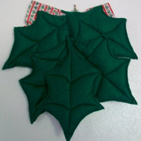 Vintage Handmade Christmas Green Felt Holly Leaf Wall Hanging Swag Fabric Bow - Picture 4 of 4